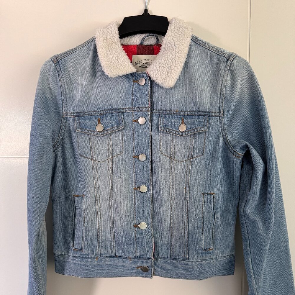 Ashley Vintage Charm Denim Jacket with sherpa fur collar and plaid lining